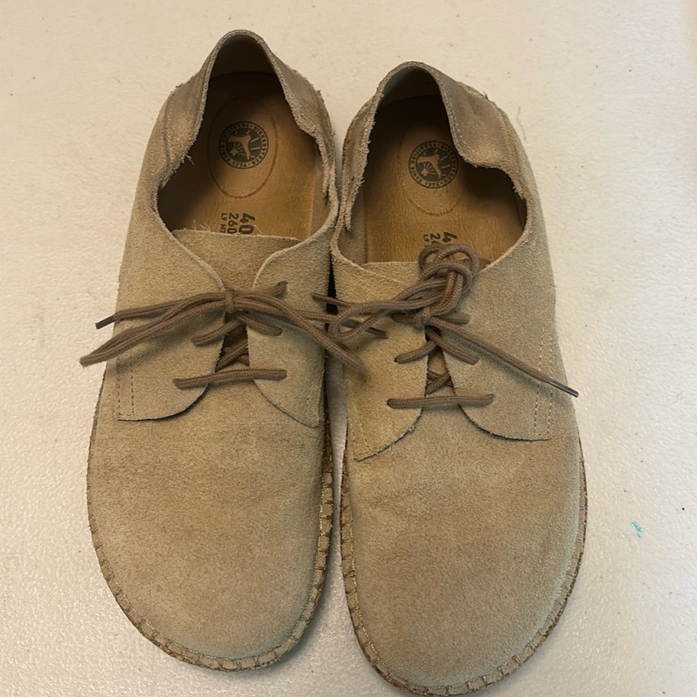 Birkenstock suede shoe sz 40